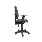 Cadeira Executiva Alta Costurada Back System em vista lateral, com braço Digitador e comandos de regulagem.