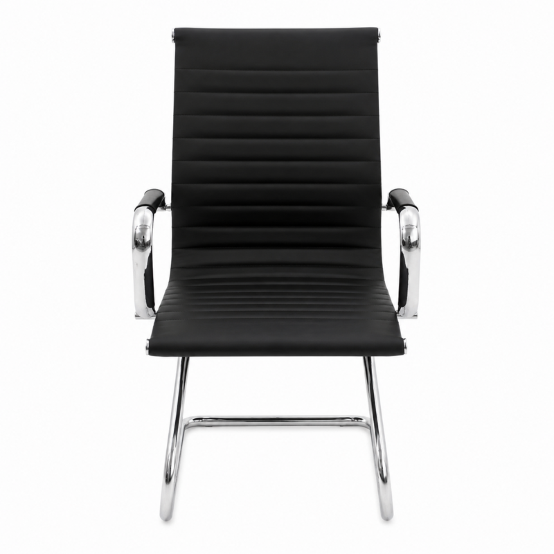 Cadeira Interlocutor Charles Eames Esteirinha preta em vista frontal, com braços cromados e estrutura fixa.