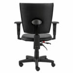Cadeira B-one Executiva Back System vista de costas, com braços reguláveis e cinco rodízios