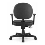 Cadeira Executiva Backplax Plaxmetal em perfil lateral, com comandos inferiores, braço regulável e base com rodízios.
