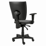 Cadeira B-one Executiva Back System em ângulo traseiro oposto, com estrutura totalmente preta