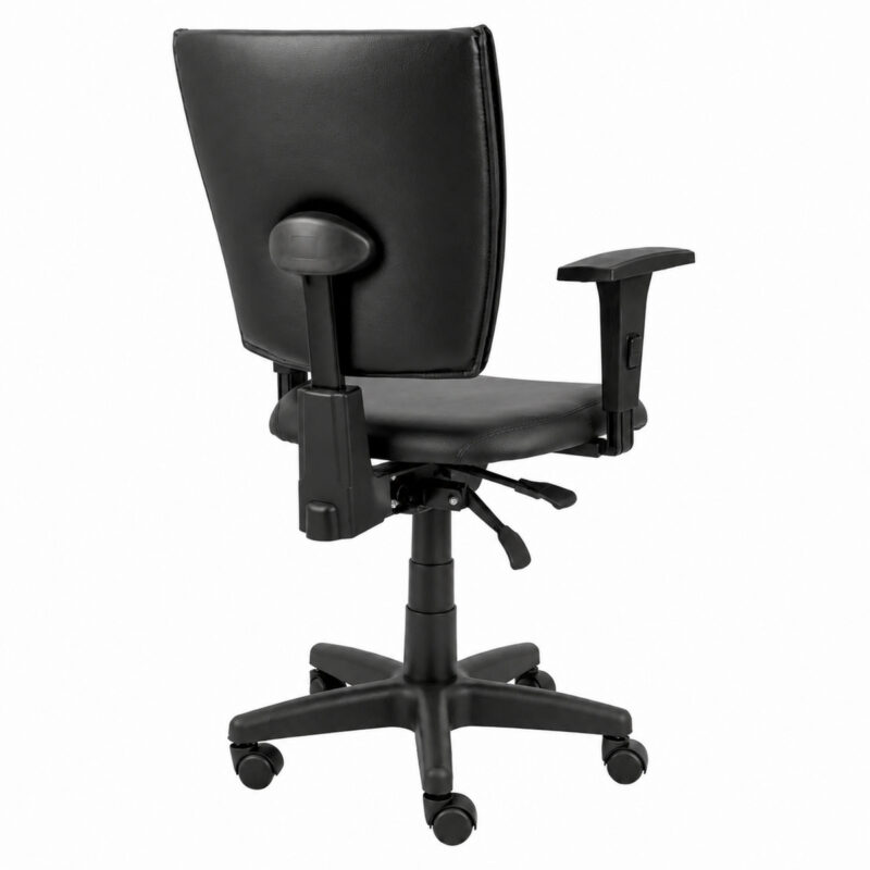 Cadeira B-one Executiva Back System em ângulo traseiro oposto, com estrutura totalmente preta