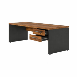 Mesa de escritório amadeirada e preta com duas gavetas parcialmente abertas, puxadores prateados e pés painel.