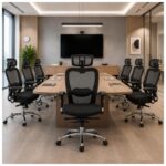 Cadeira New Ergon Presidente utilizada em sala de reunião corporativa ou diretoria.