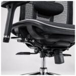 Macro técnico das junções entre assento, encosto e mecanismo da cadeira MK-4000 Full Mesh.