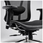Close-up estrutural do mecanismo Syncron e do pistão Classe 4 da cadeira MK-4000 Full Mesh.