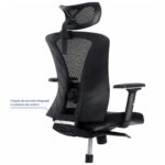 Imagem técnica do design geral da cadeira BlumeOffice BLM-0241 com apoio de cabeça e braços 3D.