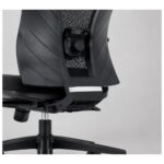 Close-up comercial do apoio lombar regulável da cadeira BlumeOffice BLM-0241.