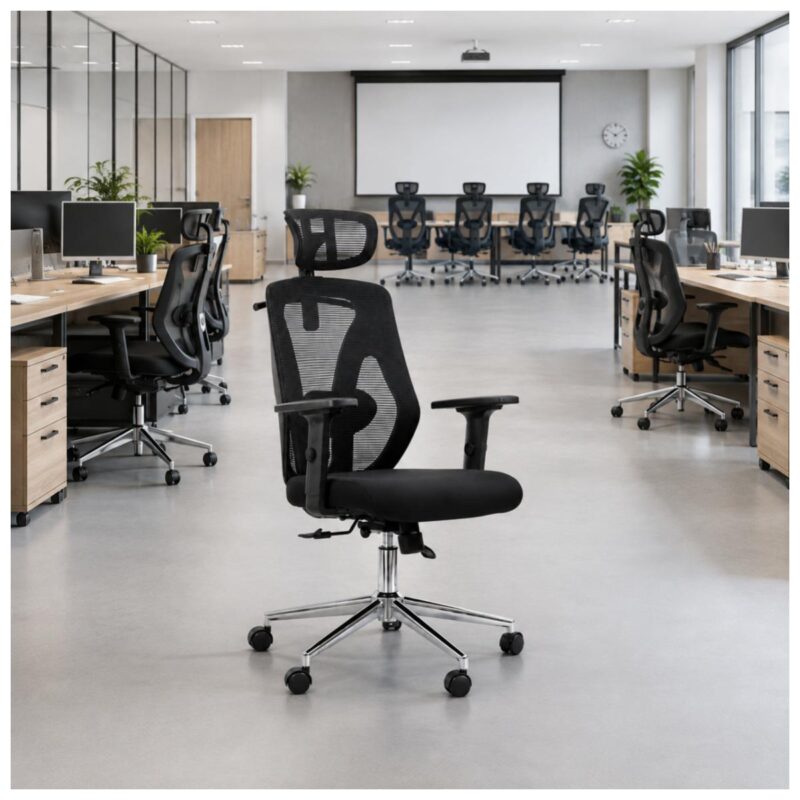 Cadeira Makkon MK-4010 aplicada em escritório corporativo com área de trabalho e reunião.