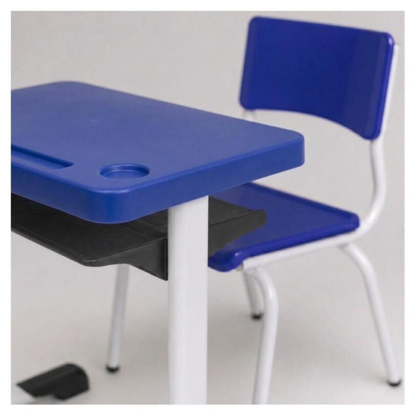 Conjunto Escolar Azul com Mesa e Cadeira 06 a 10 Anos