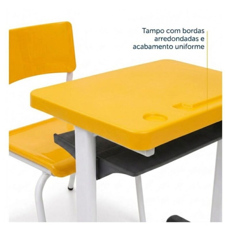 Conjunto Escolar Amarelo com Mesa e Cadeira 03 a 06 Anos