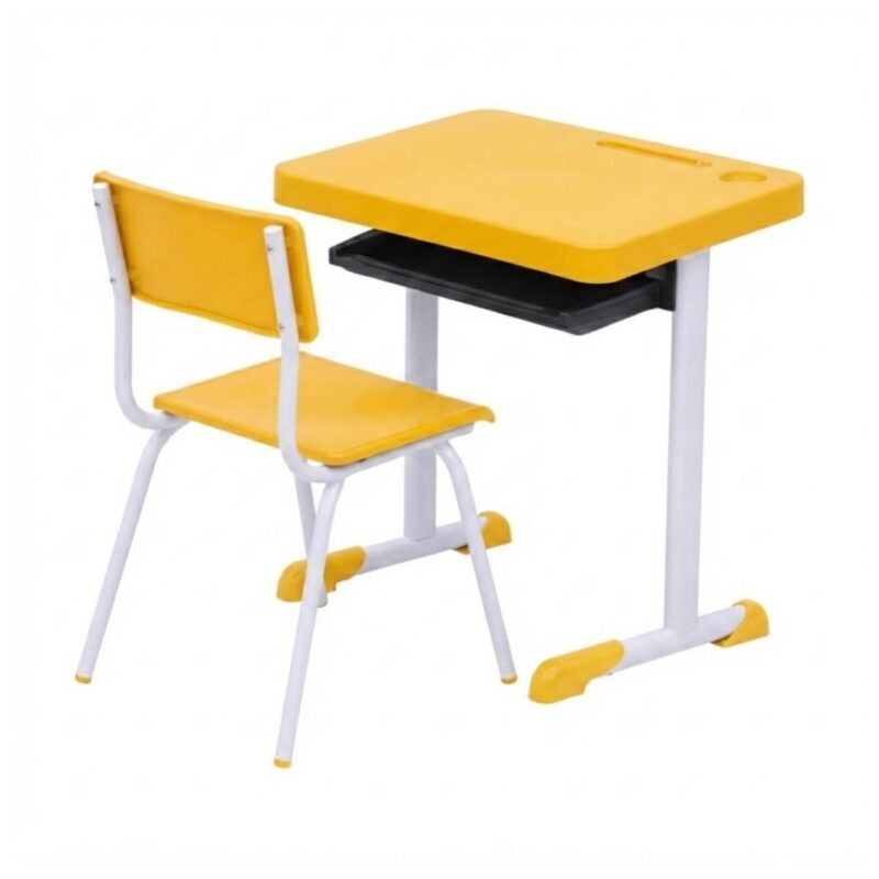 Conjunto Escolar Amarelo com Mesa e Cadeira 03 a 06 Anos