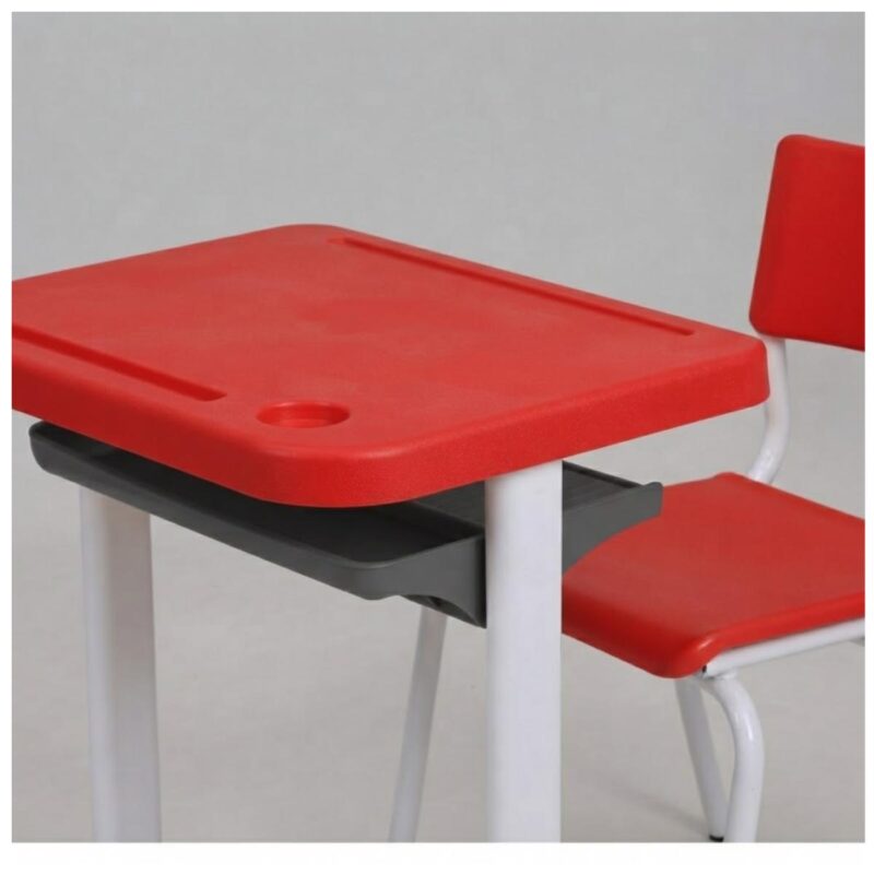 Conjunto Escolar Vermelho com Mesa e Cadeira 03 a 06 Anos