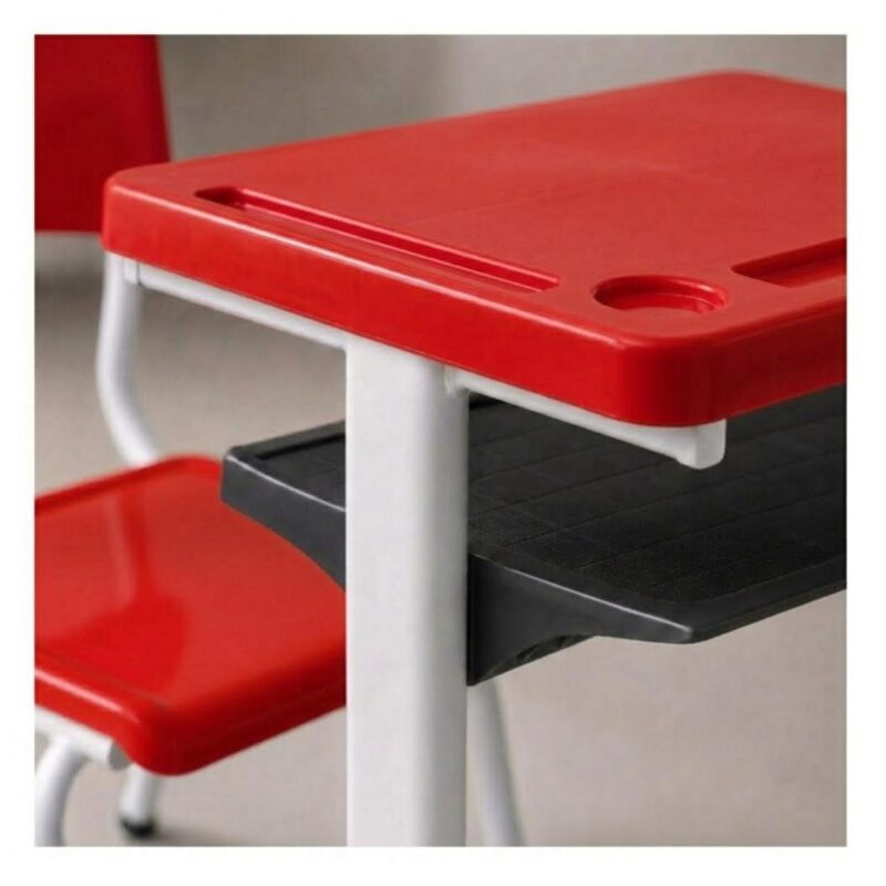 Conjunto Escolar Vermelho com Mesa e Cadeira 03 a 06 Anos