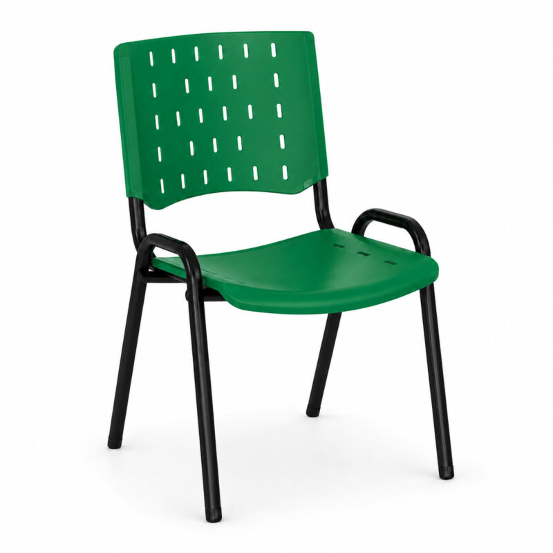Cadeira Plástica ISO Fixa Verde com Braços em vista frontal três quartos e estrutura tubular preta