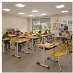 Conjunto Escolar Amarelo com Mesa e Cadeira 06 a 10 Anos