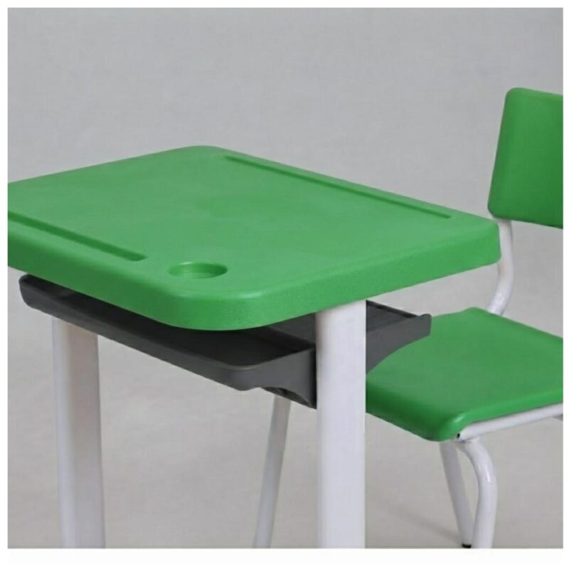 Conjunto Escolar Verde com Mesa e Cadeira 03 a 06 Anos