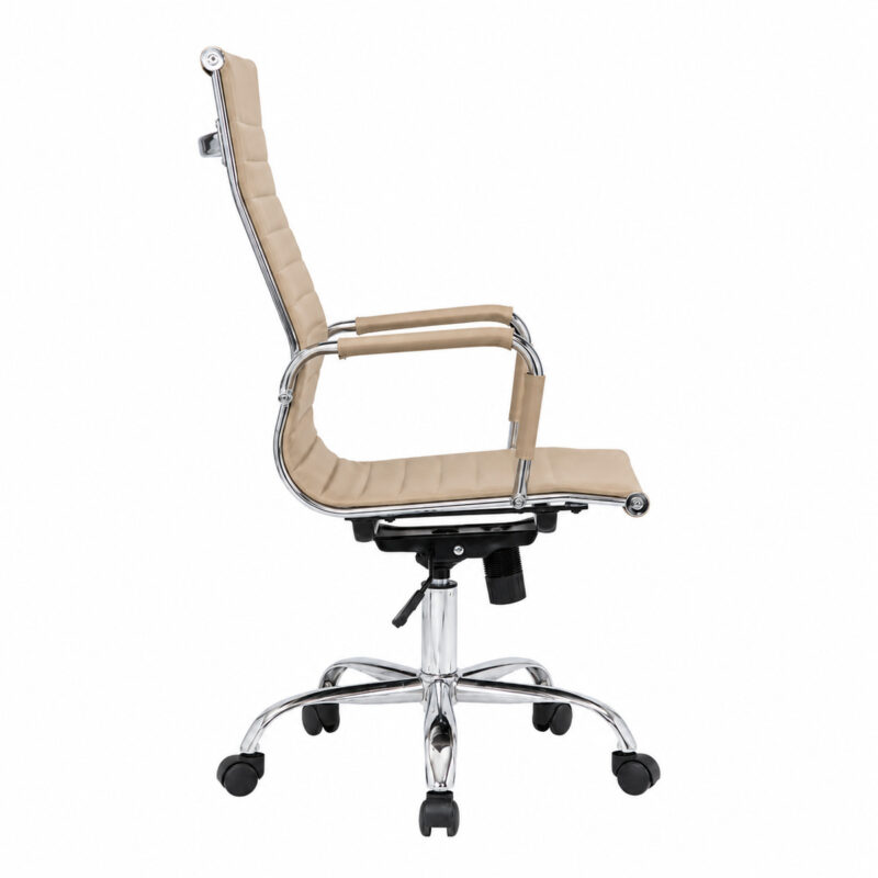 Cadeira Presidente Charles Eames Esteirinha Fendi em vista frontal, com encosto alto e base cromada.