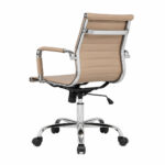 Cadeira Diretor Charles Eames Esteirinha Fendi em vista traseira esquerda, com estrutura cromada