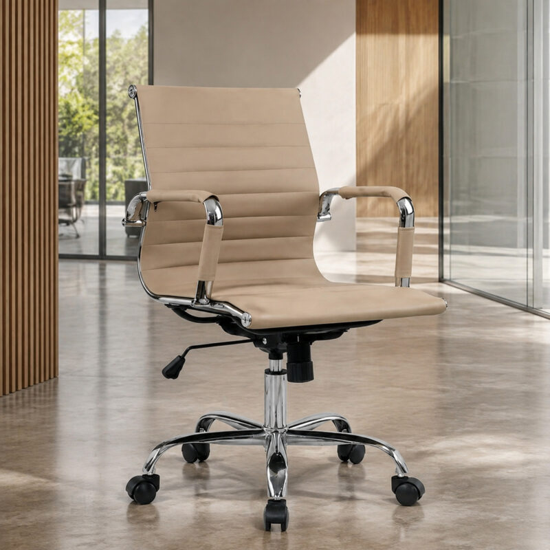 Cadeira Diretor Charles Eames Esteirinha Fendi ambientada em espaço corporativo para reuniões