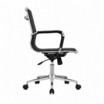 Cadeira Diretor Charles Eames Esteirinha Preta vista pela lateral esquerda, com estrutura e base cromadas