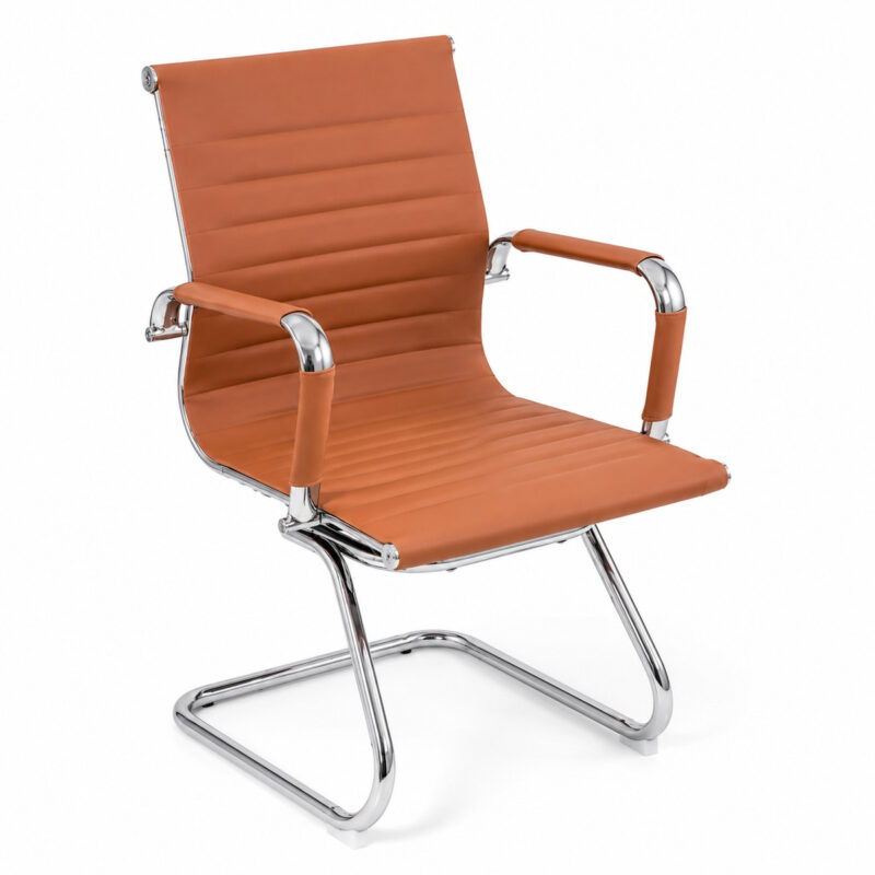 Close do assento da Cadeira Charles Eames Esteirinha Caramelo com revestimento e acabamento horizontal.
