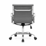 Cadeira Diretor Charles Eames Esteirinha Cinza em vista traseira, com braços e base cromada