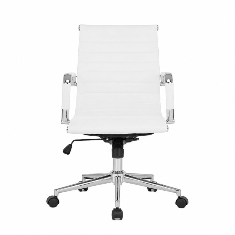 Cadeira Diretor Charles Eames Esteirinha Branca em vista frontal, com braços cromados e base com rodízios