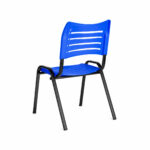Cadeira Plástica ISO Fixa Azul em perspectiva traseira oposta, com estrutura de quatro pés