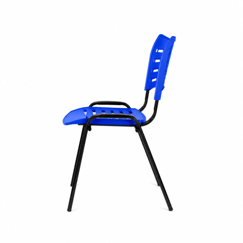 Cadeira Plástica ISO Fixa Azul sem Braços em vista lateral esquerda, com assento anatômico