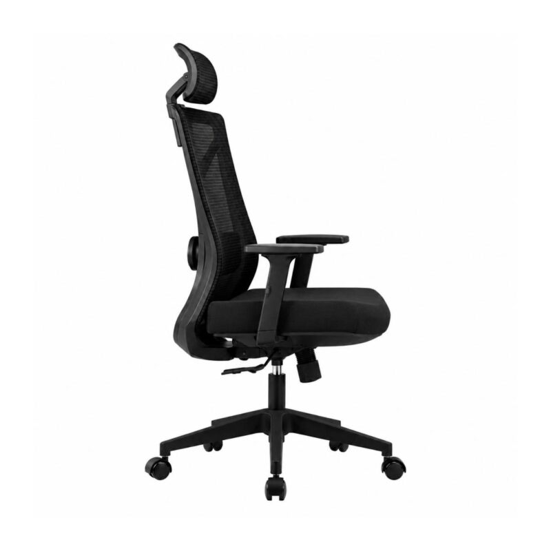Cadeira de escritório presidente ergonômica preta em perfil lateral, mostrando o contorno do encosto, do assento e do apoio de cabeça.