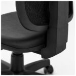 Macro comercial da Cadeira de Escritório Brizza Diretor destacando acabamento preto e detalhes visuais do assento e encosto.