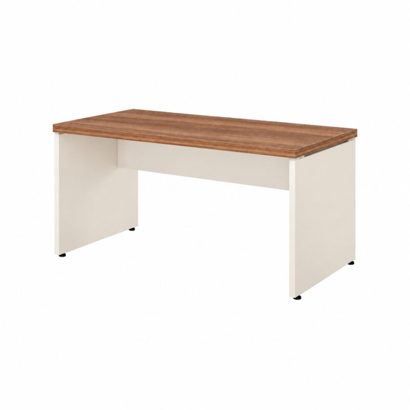 Mesa para escritório sem gavetas em três quartos, com tampo amadeirado e pés em painel Champanhe.