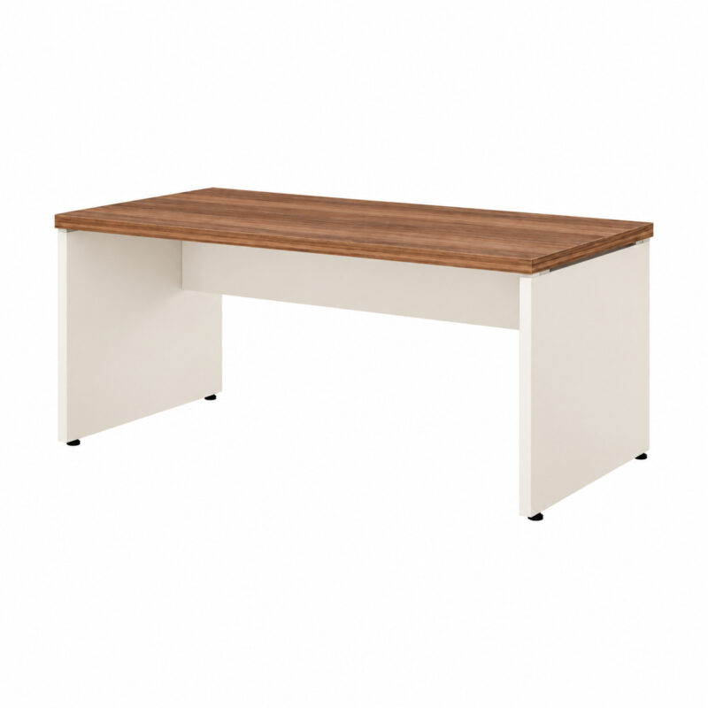 Mesa de escritório sem gavetas em três quartos, com tampo Nogal Sevilha, pés em painel Champanhe e painel central.