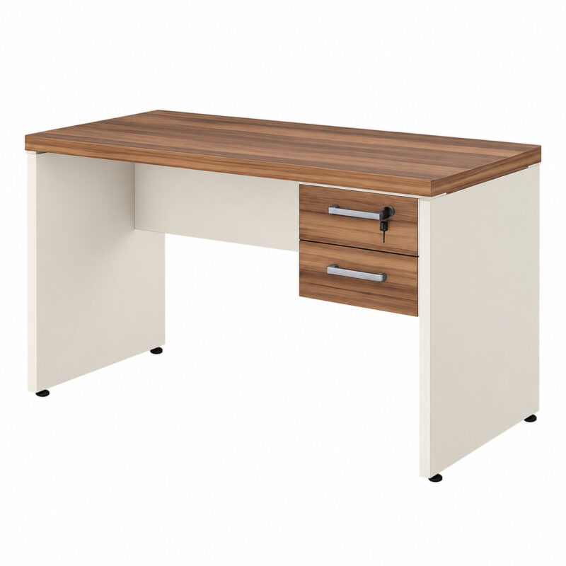 Mesa executiva em três quartos, com gavetas fechadas, tampo Nogal Sevilha e estrutura clara Champanhe.