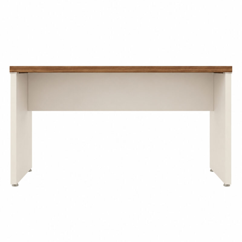 Mesa de escritório sem gavetas vista pelo lado do usuário, com abertura sob o tampo e pés laterais Champanhe.