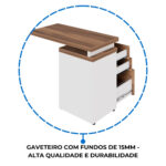 Estrutura do gaveteiro da mesa auxiliar Vista posterior em perspectiva da mesa auxiliar, com painel claro do gaveteiro, tampo amadeirado e gavetas abertas ao lado.