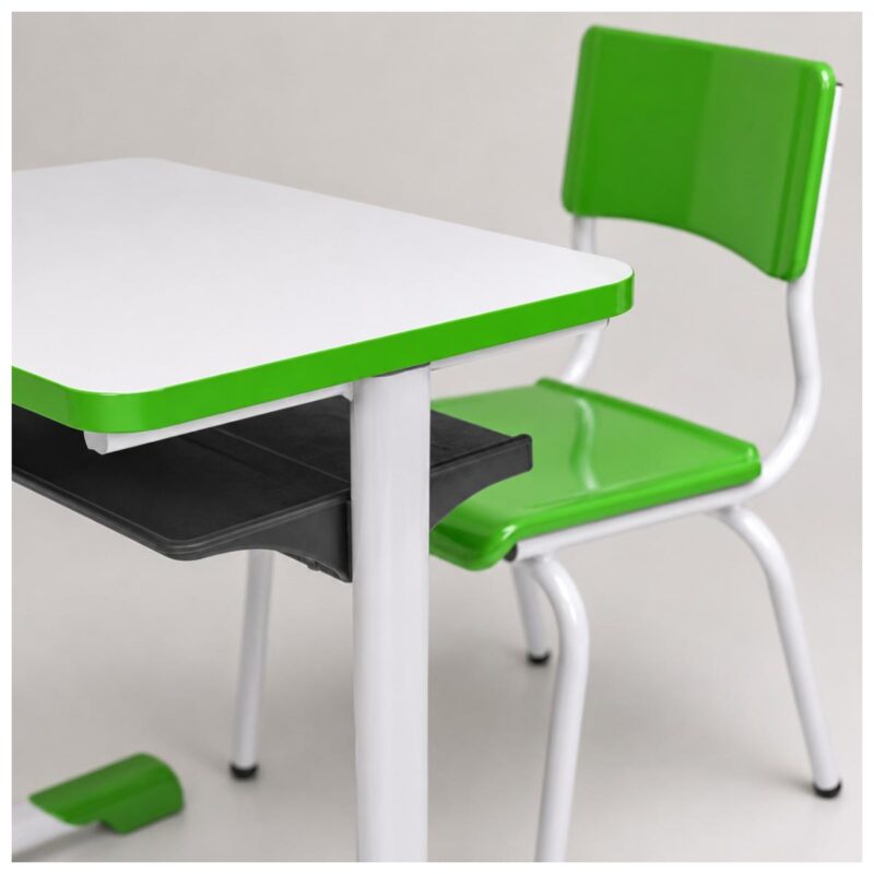 Conjunto Escolar Verde com Mesa e Cadeira 03 a 06 Anos