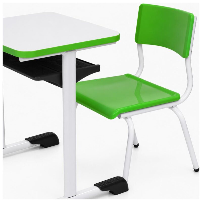 Conjunto Escolar Verde com Mesa e Cadeira 03 a 06 Anos