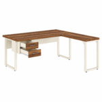 Mesa em L pé quadro — perspectiva alternativa com gavetas Mesa em L pé quadro em perspectiva mais frontal, com duas gavetas abertas e tampos amadeirados sobre estrutura clara.