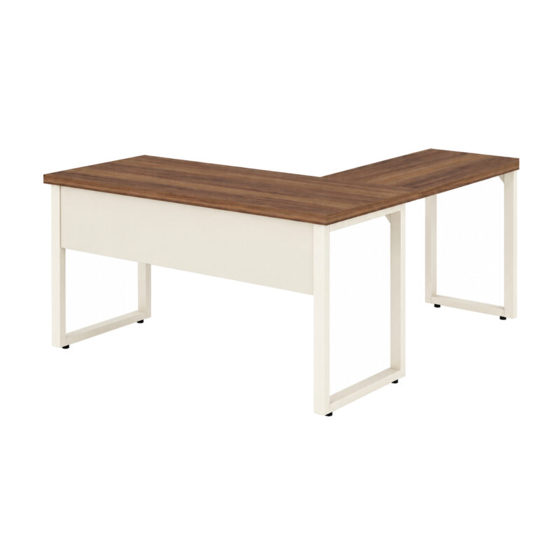 Mesa em L pé quadro vista pelo lado externo, com saia central Champanhe e tampos amadeirados perpendiculares.
