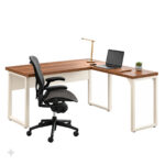 Mesa em L Pé Quadro para Escritórios em Goiás Mesa em L pé quadro com notebook, luminária e planta, acompanhada de cadeira giratória preta com encosto de tela.