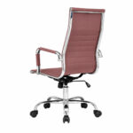 Cadeira Presidente Charles Eames Terracota em vista traseira esquerda, com encosto alto e base cromada.