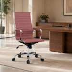 Cadeira Presidente Charles Eames Esteirinha Terracota posicionada em ambiente de escritório executivo.
