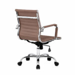Cadeira Diretor Charles Eames Terracota em vista traseira direita, com braços e base cromada