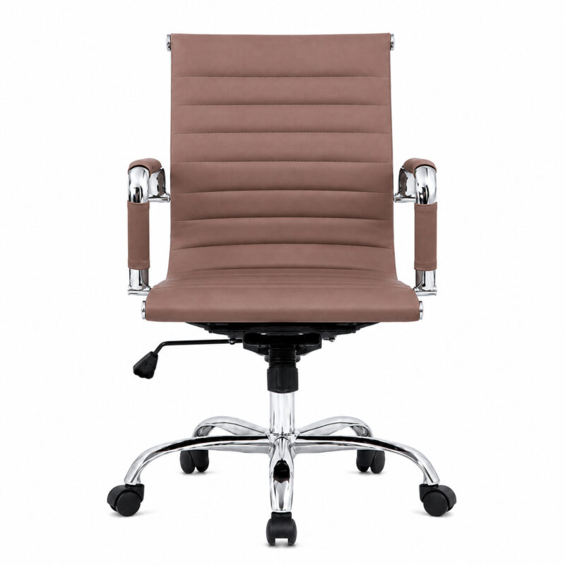 Cadeira Diretor Charles Eames Terracota em vista frontal, com braços cromados e base com rodízios