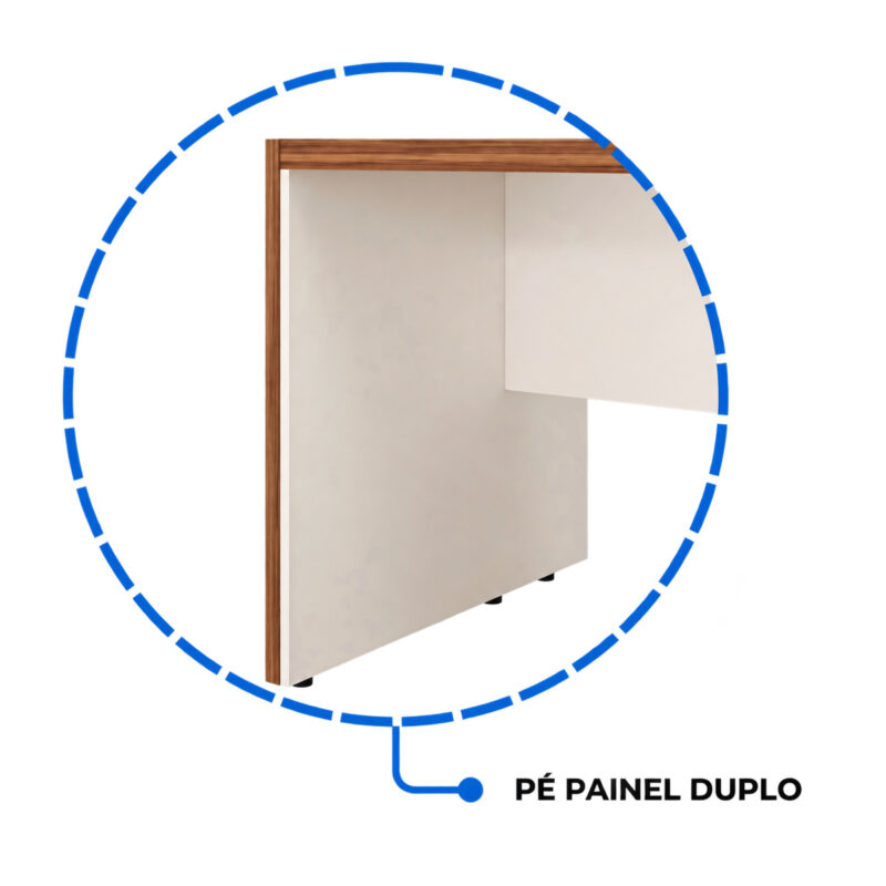 Detalhe circular do pé painel duplo Champanhe sob o tampo amadeirado, com bordas sobrepostas e sapata junto ao piso.