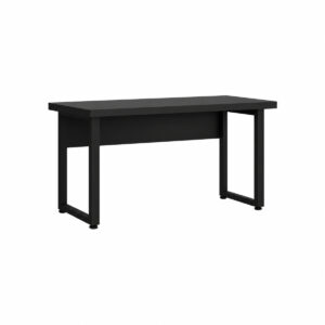 Mesa de escritório preta sem gavetas, com tampo retangular, pés em formato de quadro e painel sob a superfície.