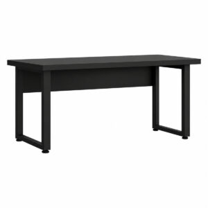 Mesa de escritório preta sem gavetas com tampo retangular, pés em formato de quadro e painel sob a superfície.