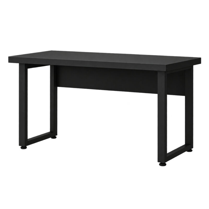 Mesa preta sem gavetas em perspectiva pela direita, com tampo retangular, painel central e pés em formato de quadro.
